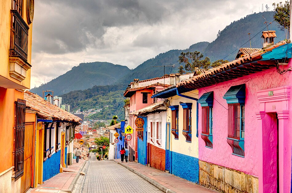 Export Colombian products to Europe A street with colorful houses in Colombia